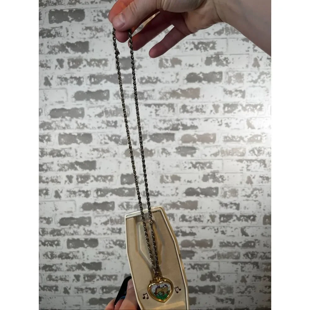 Looney tunes | in the box musical necklace